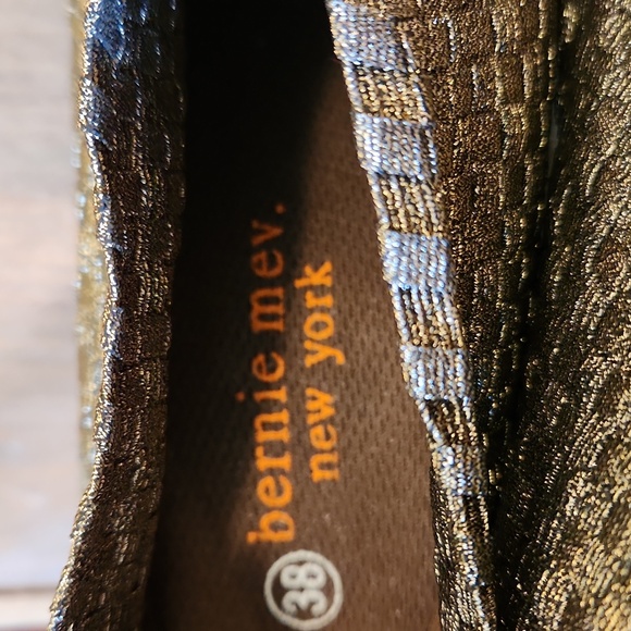 Bernie Mev Bronze Woven Open Toes Wedges - Picture 2 of 8